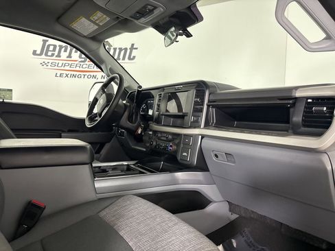 Used 2025 Ford F250 XLT w/ FX4 Off-Road Package image 28