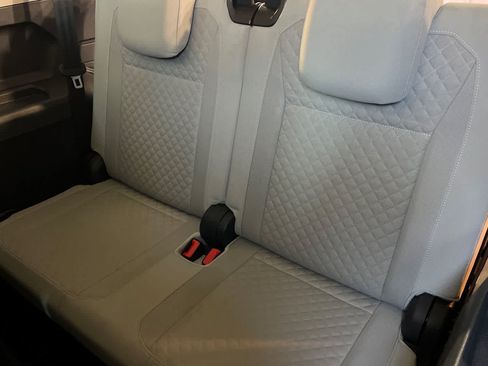 Used 2018 Volkswagen Tiguan S FWD image 18