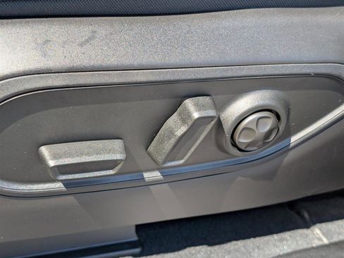 Used 2025 Jeep Grand Cherokee L Limited image 23