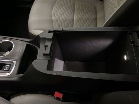 Used 2019 Chevrolet Equinox LS AWD/4WD image 44