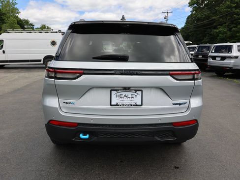 Used 2023 Jeep Grand Cherokee Trailhawk w/ Luxury Tech Group III AWD/4WD image 6