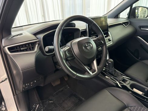 Used 2024 Toyota Corolla Cross AWD Hybrid w/ Convenience Package image 4