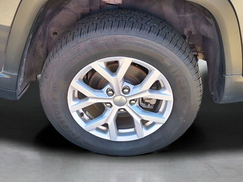 Used 2022 Jeep Grand Cherokee Limited image 3