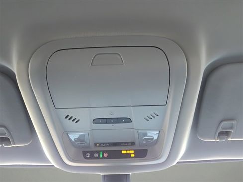 Used 2017 GMC Acadia SLT image 29