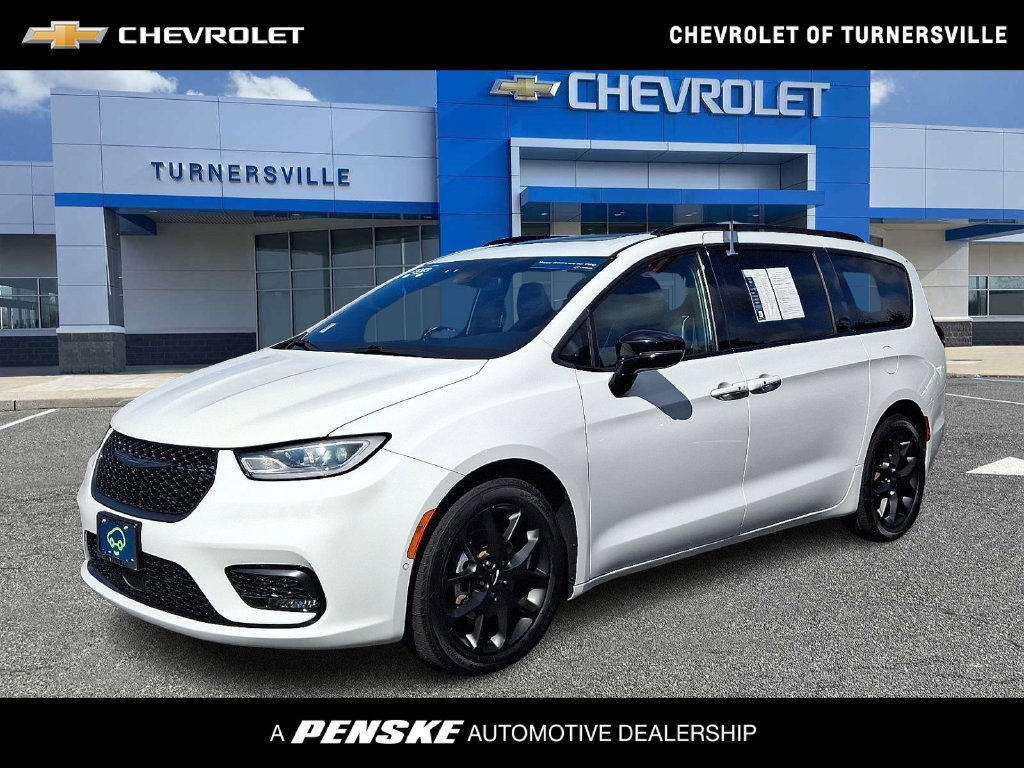 Used 2023 Chrysler Pacifica Limited w/ S Appearance Package FWD image 1