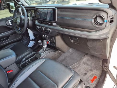 Used 2024 Jeep Wrangler Unlimited Rubicon 4xe image 12