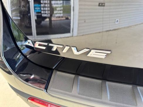 Used 2025 Ford Explorer Active AWD/4WD image 36
