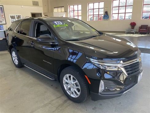 Used 2023 Chevrolet Equinox LT image 2
