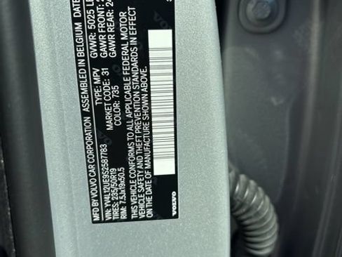 Used 2025 Volvo XC40 B5 Plus AWD/4WD image 28