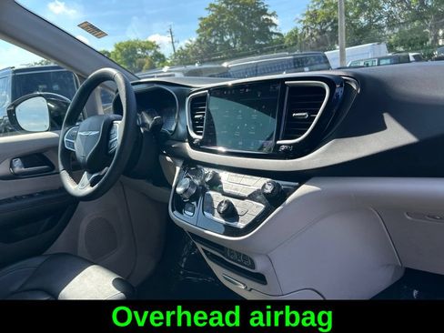 Certified 2024 Chrysler Pacifica Touring-L FWD image 19