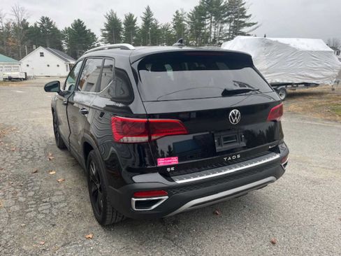 Used 2023 Volkswagen Taos SE w/ Panoramic Sunroof Package image 2