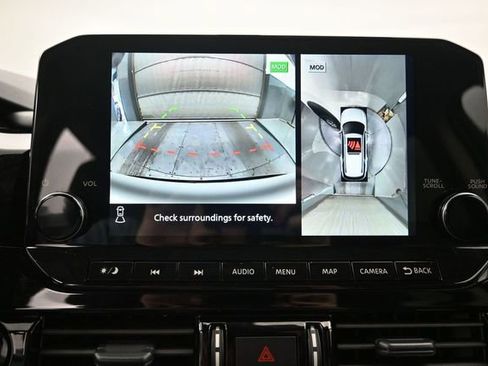 Used 2025 Nissan Pathfinder SL AWD/4WD image 16