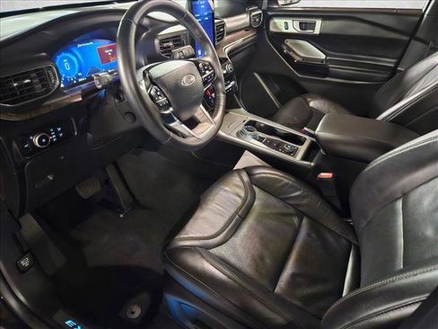 Used 2023 Ford Explorer Platinum w/ Technology Package image 9