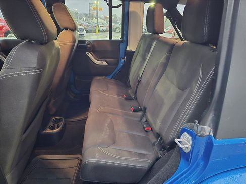 Used 2015 Jeep Wrangler Unlimited Sahara w/ Dual Top Group image 8
