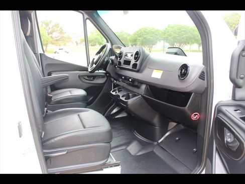 Used 2025 Mercedes-Benz Sprinter 2500 image 15