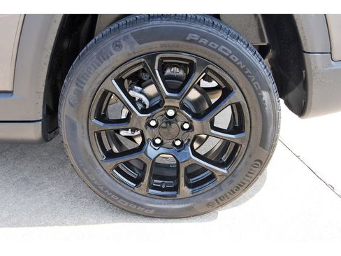 Used 2023 Jeep Compass Latitude AWD/4WD image 30