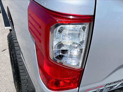 Used 2017 Nissan Titan SV AWD/4WD image 30
