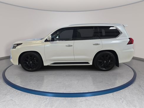 Used 2021 Lexus LX 570 4WD w/ Luxury Package image 9