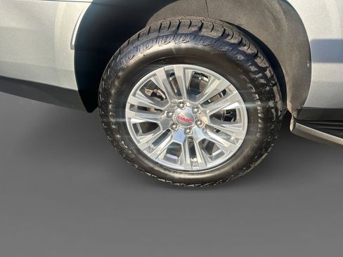 Used 2024 GMC Yukon XL Denali w/ Advanced Technology Package image 10