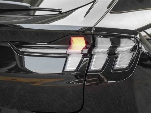 Used 2025 Ford Mustang Mach-E Premium image 9