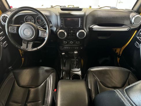 Used 2015 Jeep Wrangler Unlimited Rubicon w/ Max Tow Package image 9