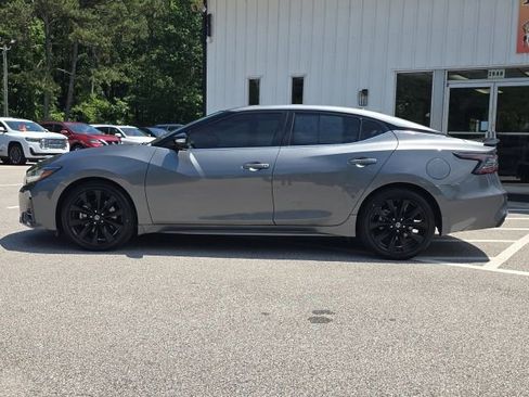 Used 2020 Nissan Maxima SR w/ Sport Mat Group FWD image 2