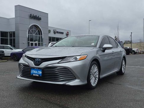 Used 2020 Toyota Camry XLE w/ Sunroof Package image 1