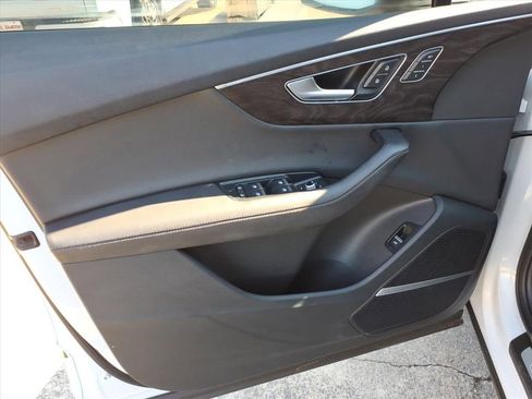 Used 2023 Audi Q7 3.0T Prestige image 16