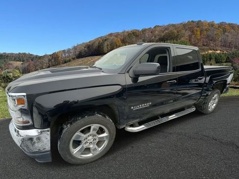 Used 2018 Chevrolet Silverado 1500 LT w/ All Star Edition image 3