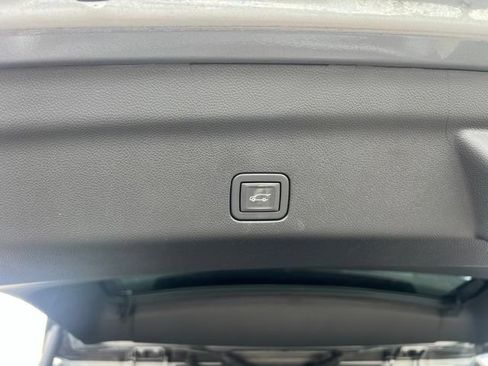Used 2024 GMC Yukon Denali AWD/4WD image 17