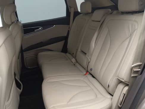 Used 2017 Lincoln MKX Reserve w/ Lincoln MKX Climate Package FWD image 18