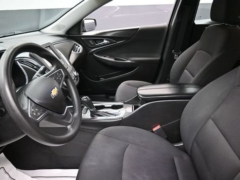 Used 2018 Chevrolet Malibu LT FWD image 16