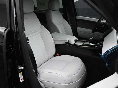 Used 2025 Land Rover Range Rover Sport S image 10