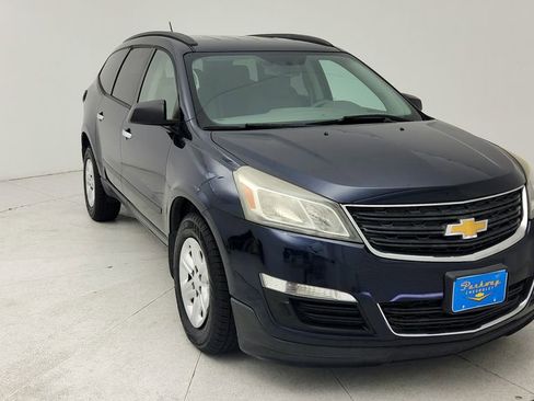 Used 2015 Chevrolet Traverse LS FWD image 2