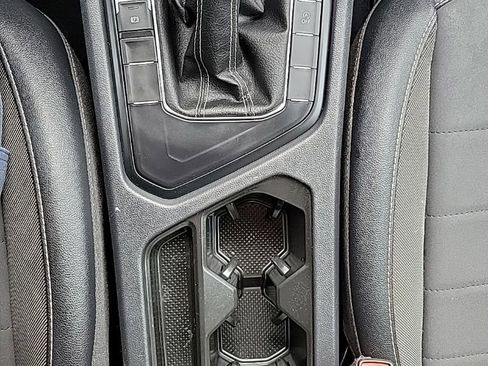 Used 2022 Volkswagen Taos SE w/ Driver Assistance Package image 10