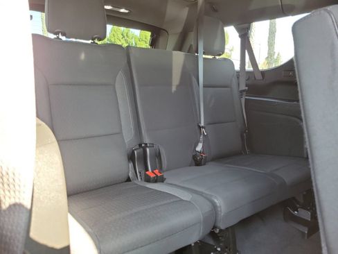 Used 2026 Chevrolet Suburban LS RWD image 19