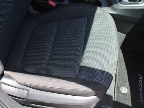 Used 2022 Hyundai Accent SE FWD image 12