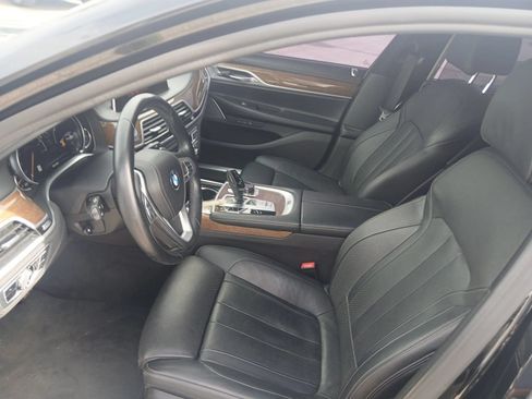Used 2019 BMW 740i w/ Executive Package RWD image 9