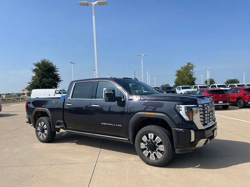 Used 2025 GMC Sierra 2500 Denali w/ Denali Reserve Package AWD/4WD image 7