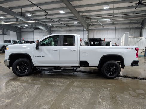 Used 2024 Chevrolet Silverado 2500 LT w/ Convenience Package AWD/4WD image 5