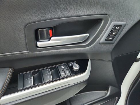 Used 2025 Toyota Sienna Limited FWD image 25