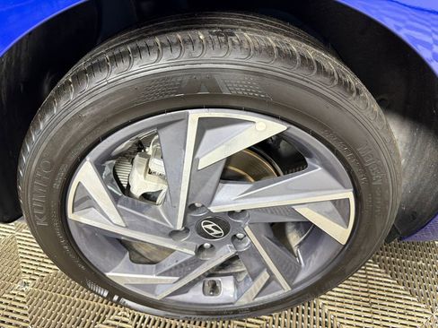 Used 2025 Hyundai Elantra Sport FWD image 17