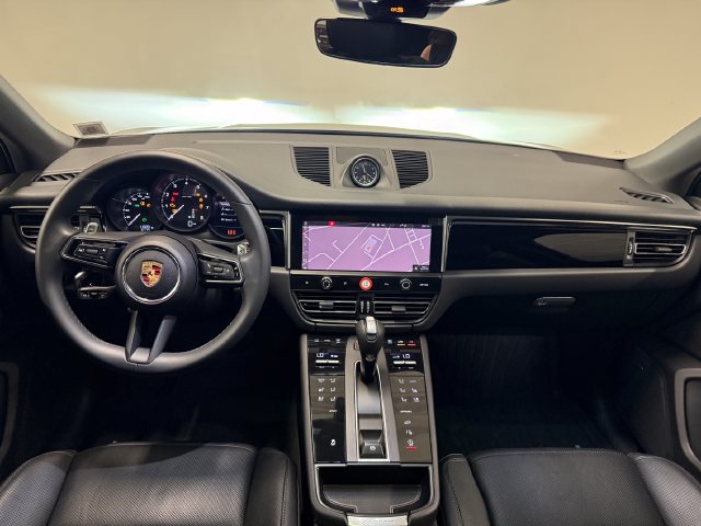 Certified 2024 Porsche Macan AWD/4WD image 15