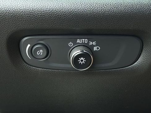 Used 2023 Chevrolet Traverse RS FWD image 31