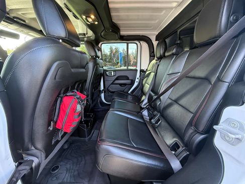 Used 2023 Jeep Gladiator Rubicon w/ Cold Weather Group AWD/4WD image 6