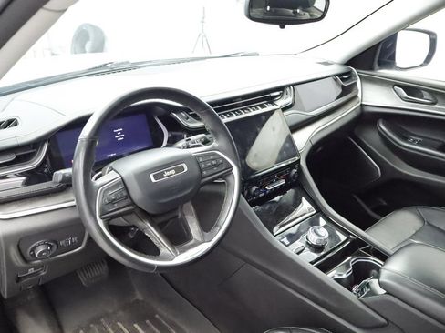 Used 2022 Jeep Grand Cherokee L Limited w/ Black Appearance Package AWD/4WD image 8