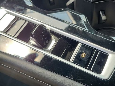 Used 2024 Volkswagen Atlas Cross Sport SE image 16