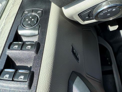 Used 2022 Ford F250 XL w/ Power Equipment Group image 23