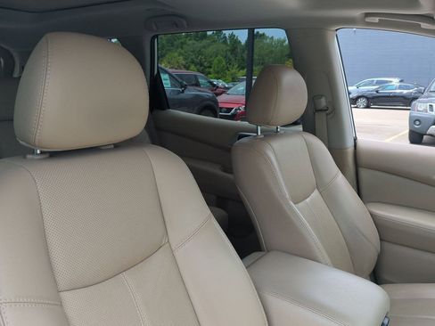 Used 2020 Nissan Pathfinder Platinum FWD image 44