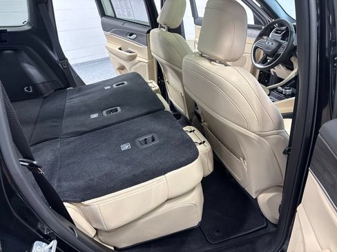 Used 2025 Jeep Grand Cherokee Limited w/ Luxury Tech Group II AWD/4WD image 43